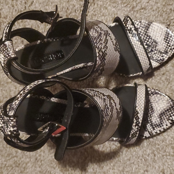 High Heels - Picture 3 of 3